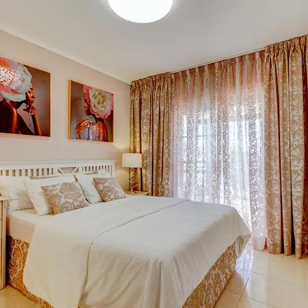 с бассейном и видом на океан в Callao Salvaje. Ferienhaus Callao Salvaje